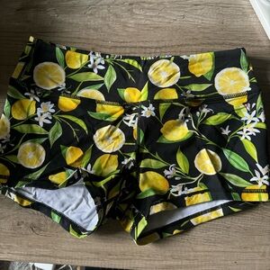 EUC Savage Batbell Crossfit Athletic Running Lemon Print Shorts (Large)